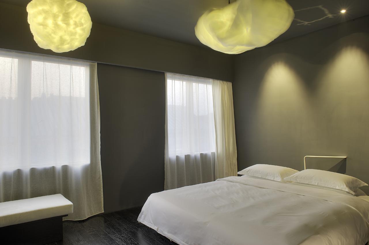 The Emperor Tiananmen Beijing 호텔 외부 사진 A room at the hotel