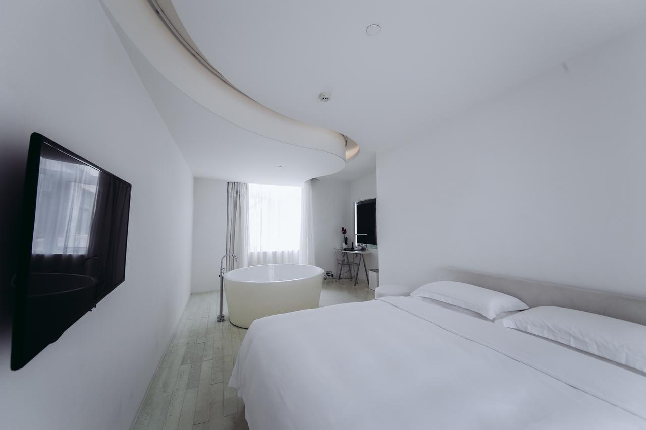 The Emperor Tiananmen Beijing 호텔 외부 사진 A room at the hotel